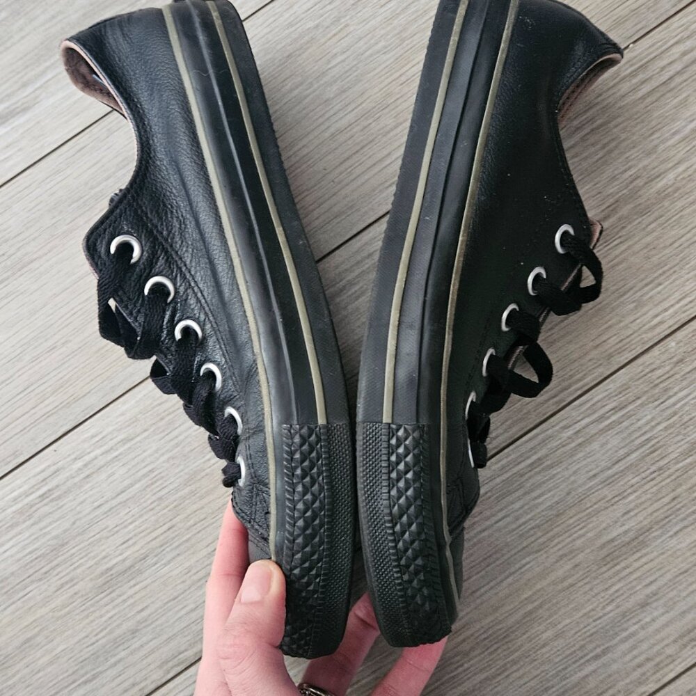 Converse shoes - Picture 3 of 5